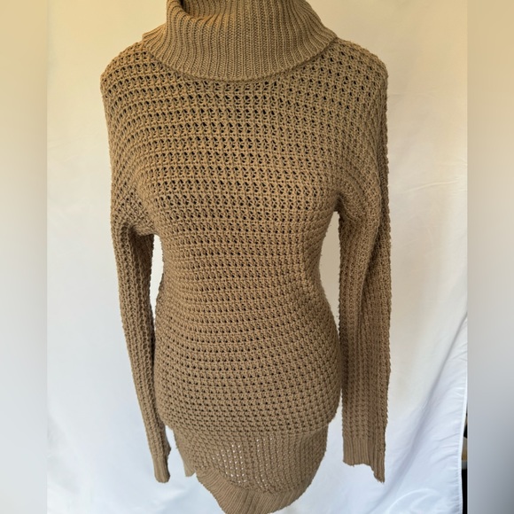 Urban Heritage beige sweater - Picture 1 of 3